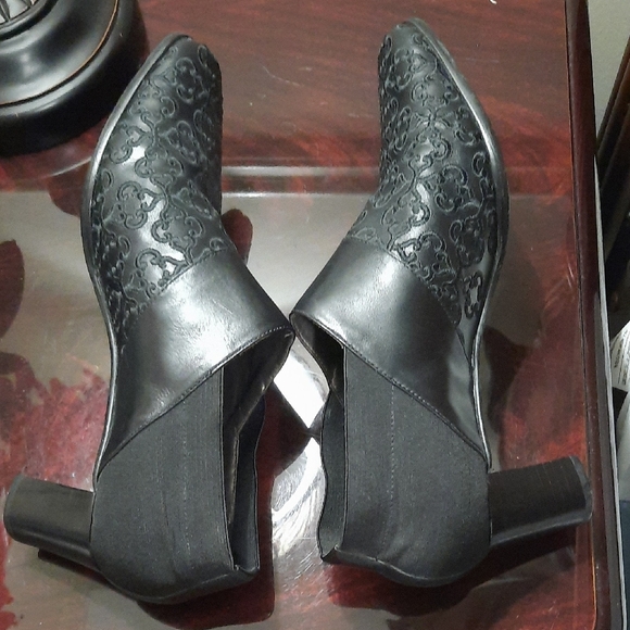 Brighton Black Embroidered Shoes - Picture 3 of 8